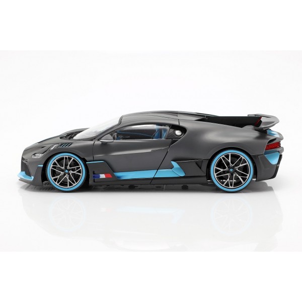 Bugatti Divo Year of construction 2018 matt grey / light blue 1/18