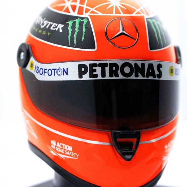 Michael Schumacher Casco Finale GP Formula 1 2012 1/4