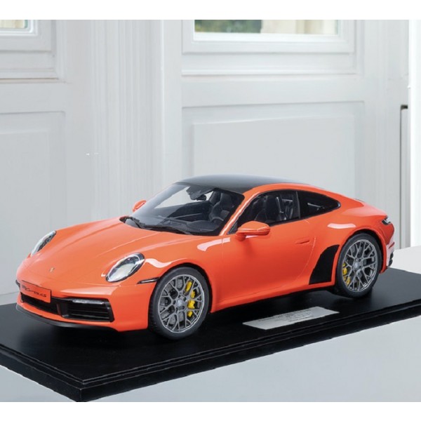 Porsche 911 (992) Carrera 4S - 2020 - Lava Orange 1:8