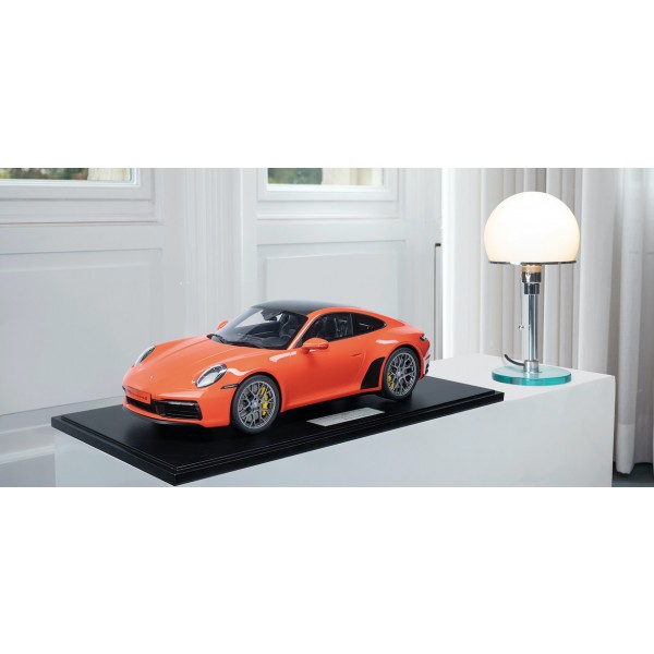 Porsche 911 (992) Carrera 4S - 2020 - Arancione lava 1/8