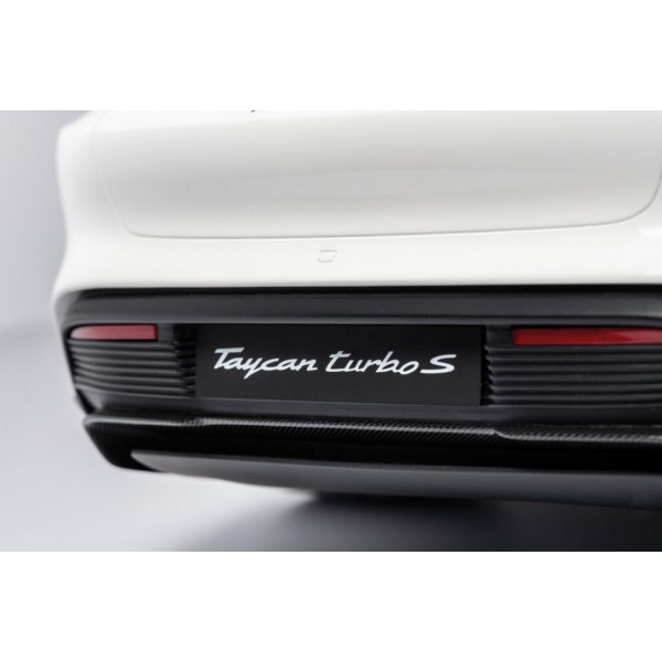 Porsche Taycan Turbo S - 2020 - blanc 1/8