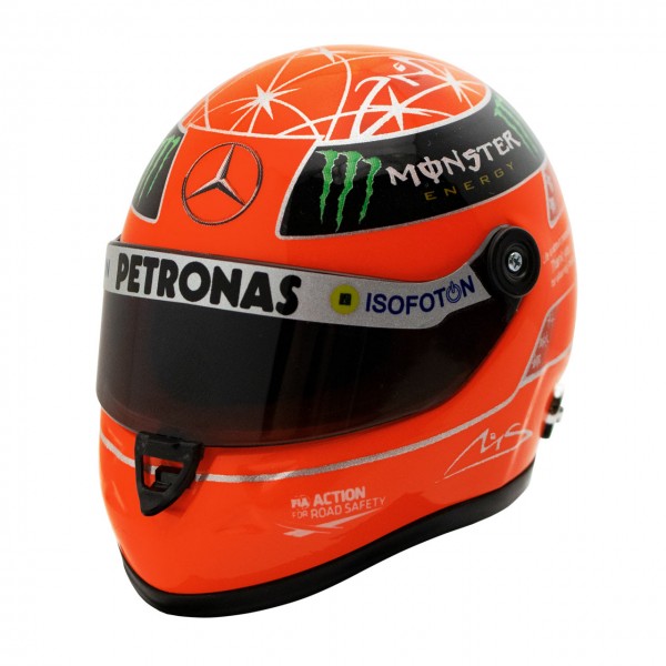 Michael Schumacher Casco Finale GP Formula 1 2012 1/4