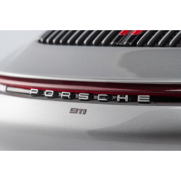 Porsche 911 (992) Carrera 4S - 2020 - Argento metallico 1/8