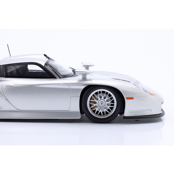 Porsche 911 GT1 Street Version 1997 argento 1/18