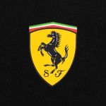 Ferrari Hypercar Sous le T-Shirt enfant noir