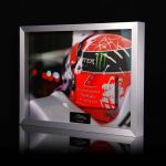 Photo de Michael Schumacher avec plaque de carbone peinte à la main, citation de Final Helmet 2012