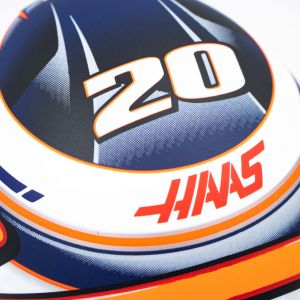 Kevin Magnussen casque miniature Formule 1 2022 1/2
